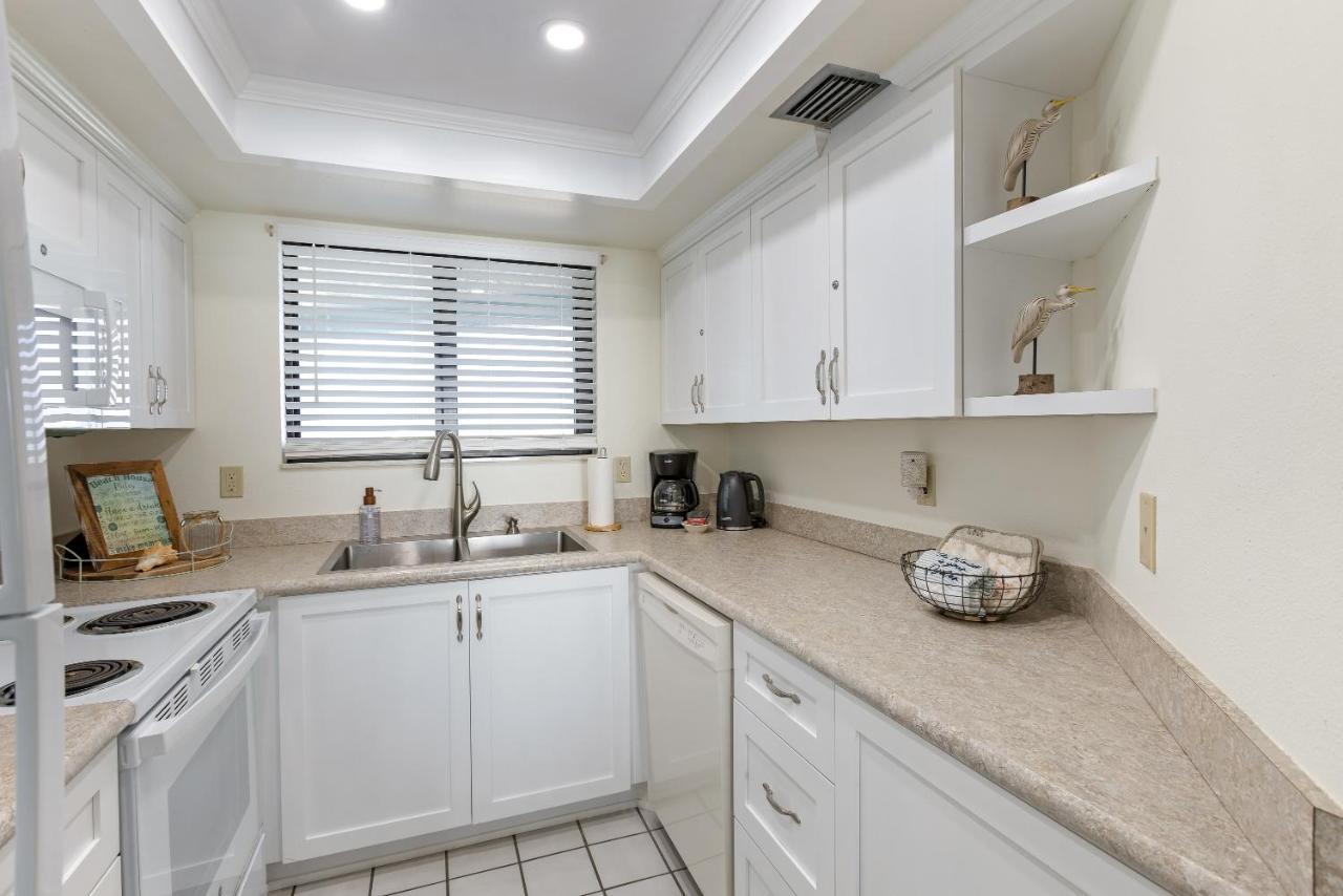 Ocean View With A Beachfront Pool At Ocean Trillium Condo ~ 403 New Smyrna Beach Eksteriør billede