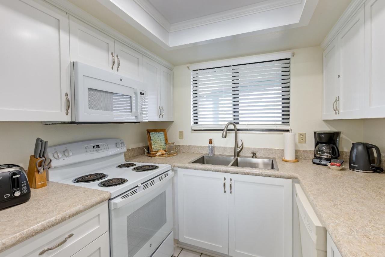 Ocean View With A Beachfront Pool At Ocean Trillium Condo ~ 403 New Smyrna Beach Eksteriør billede